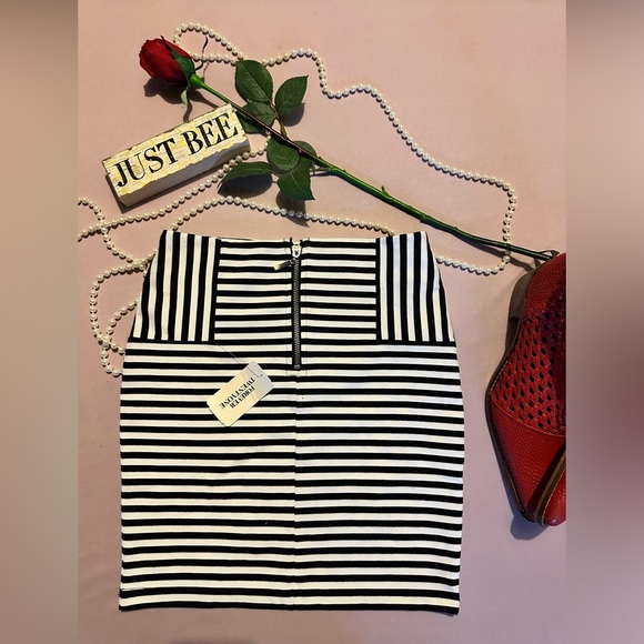 NWT FOREVER 21 STRIPES SKIRT - Picture 5 of 10